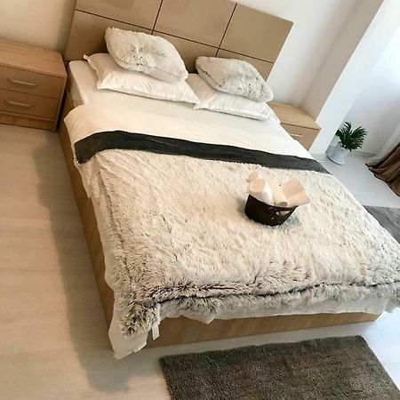 Anastasia Apartament Cu 2 Camere โอร์โชวา ภายนอก รูปภาพ